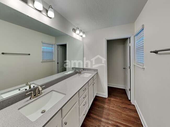 Building Photo - 6058 Little Blf Cir