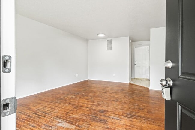 Building Photo - 9725 N Edison St