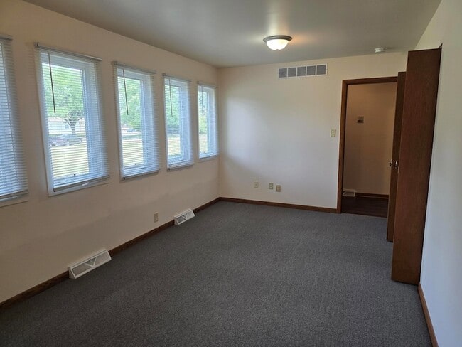 Building Photo - 1500 Camellia Dr