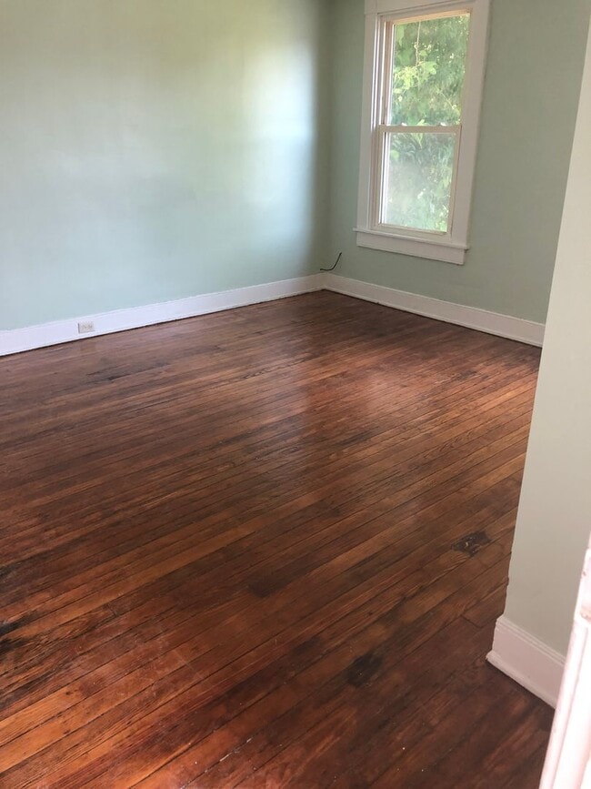 Building Photo - 3 Bedroom/1.5 Bath Northside Home ***Avail...