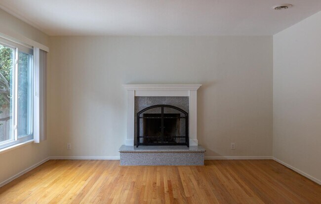 Building Photo - 1651 Rosita Rd