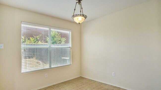 Building Photo - Beautifully Crafted 3 Bed 2.5 Bath 2 Car g...