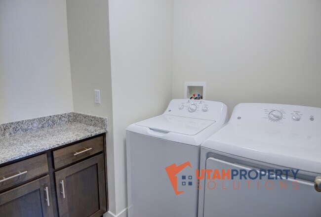 Building Photo - 959 W 540 S