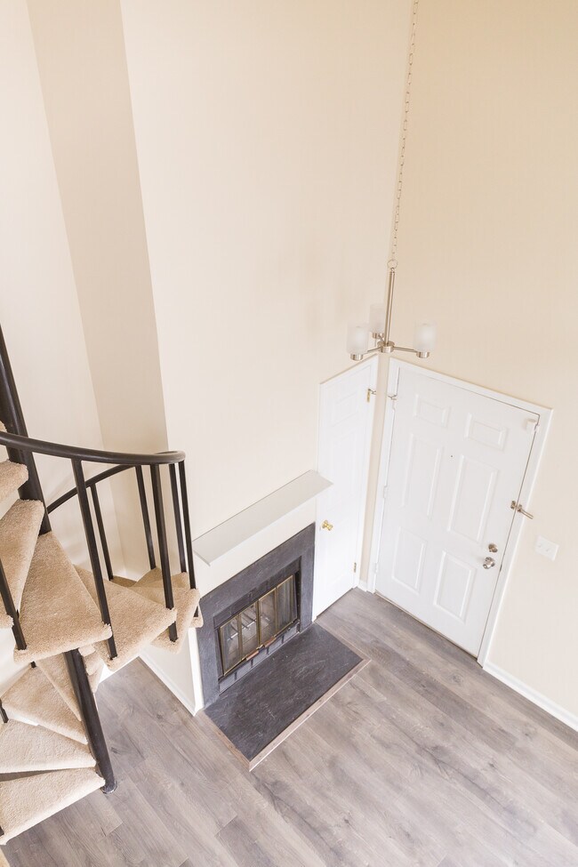 Building Photo - 14049 Vista Drive