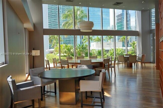 Building Photo - 1300 Brickell Bay Dr