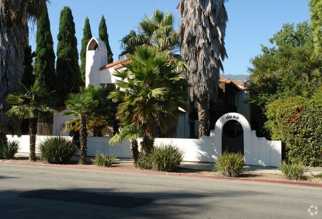 Primary Photo - 2312 De La Vina St