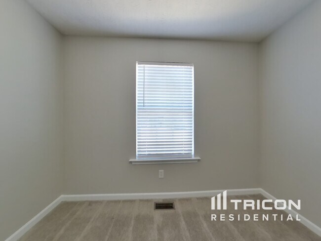 Building Photo - 7560 Mountain Breeze