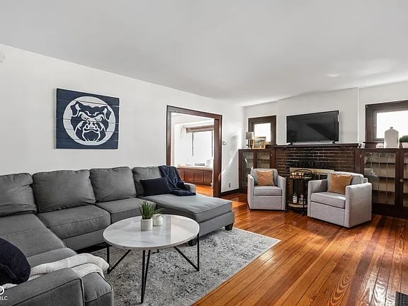 4643 Rookwood Avenue living room - 4643 Rookwood Ave