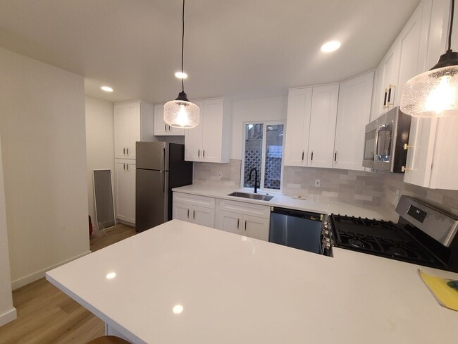 Building Photo - Newly remodeled and fully "furnished" 1 be...