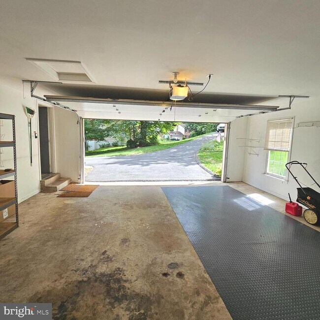 Building Photo - 6004 Station View Ct