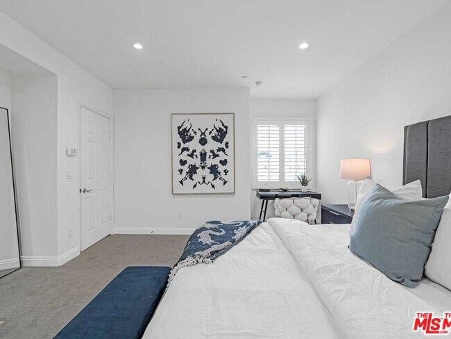 Building Photo - 143 N Arnaz Dr