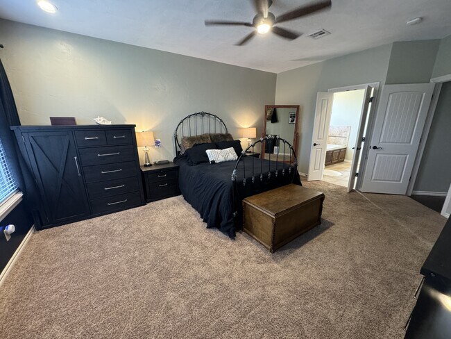 Building Photo - 2001 Mt Vernon Rd