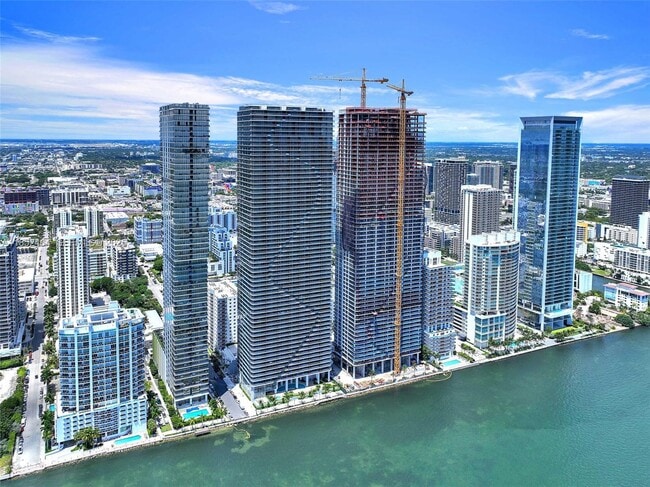 Building Photo - 700 NE 24th St