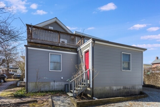 Building Photo - 211 Washington St