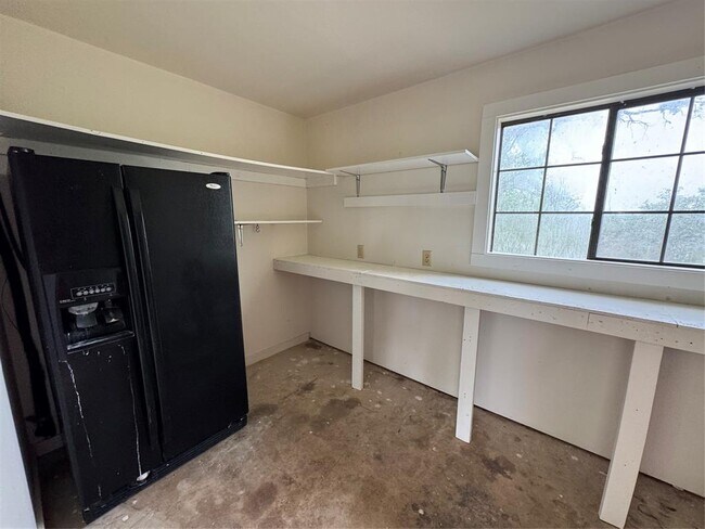 Building Photo - 301 Mesa Dr