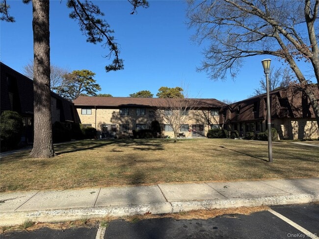 Building Photo - 55 Pinebrook Pl