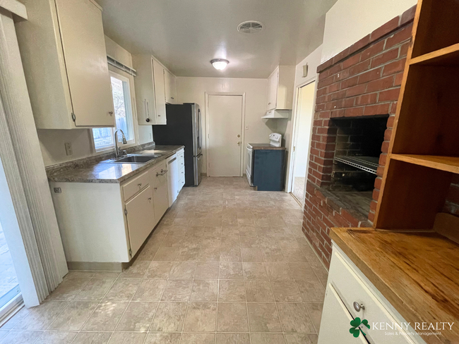 Building Photo - 3 Bedroom, 2.5 Bath Home in San Mateo near...