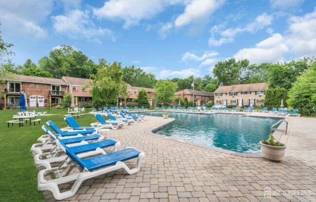 Building Photo - 320 South St