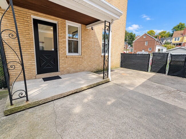 Building Photo - 43 Estella Ave