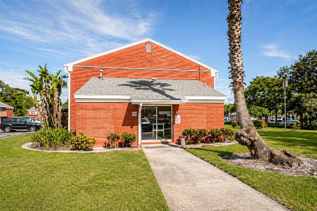 Building Photo - FOR RENT – CHARMING 1-BEDROOM CONDO IN SAINT PETERSBURG, FL