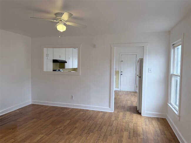 Building Photo - 1604 Main St