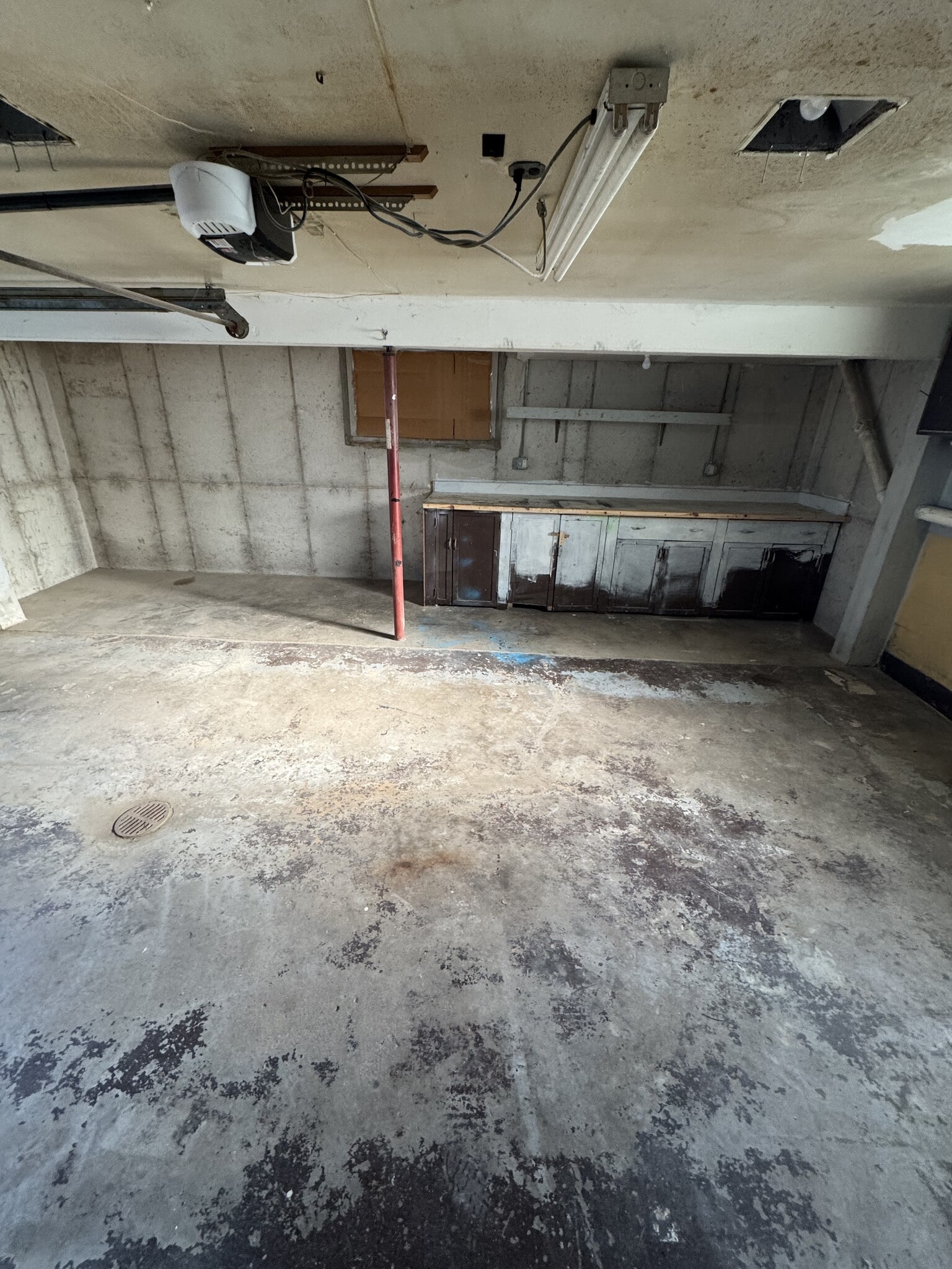 garage (heated and cooled) - 2605 Cedar St
