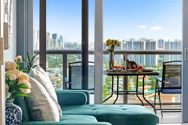 Building Photo - 2600 E Hallandale Beach Blvd