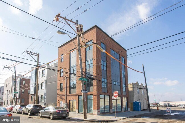 Building Photo - 1100 S 27th St