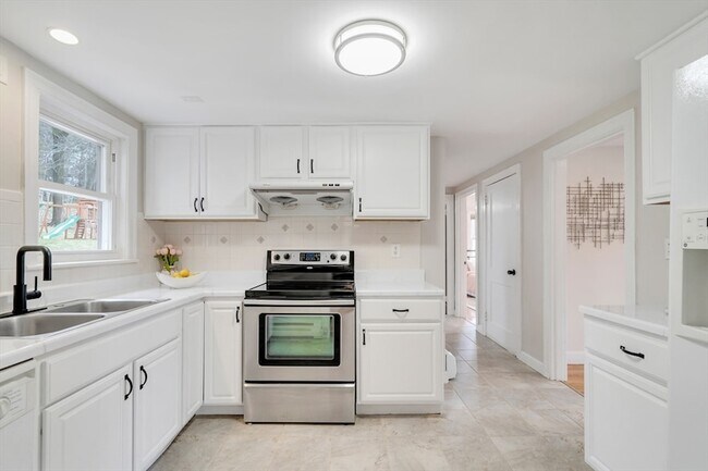 Building Photo - 24 Ledgelawn Ave