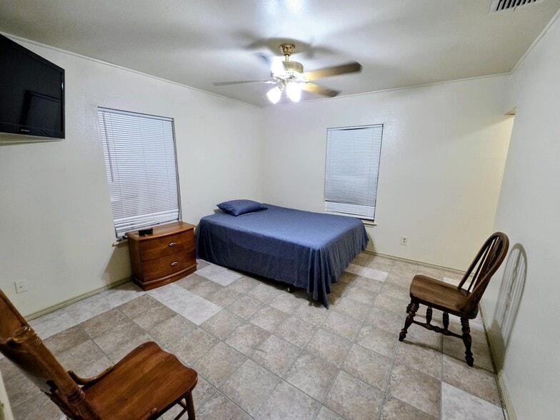 Building Photo - 4616 Central Cir