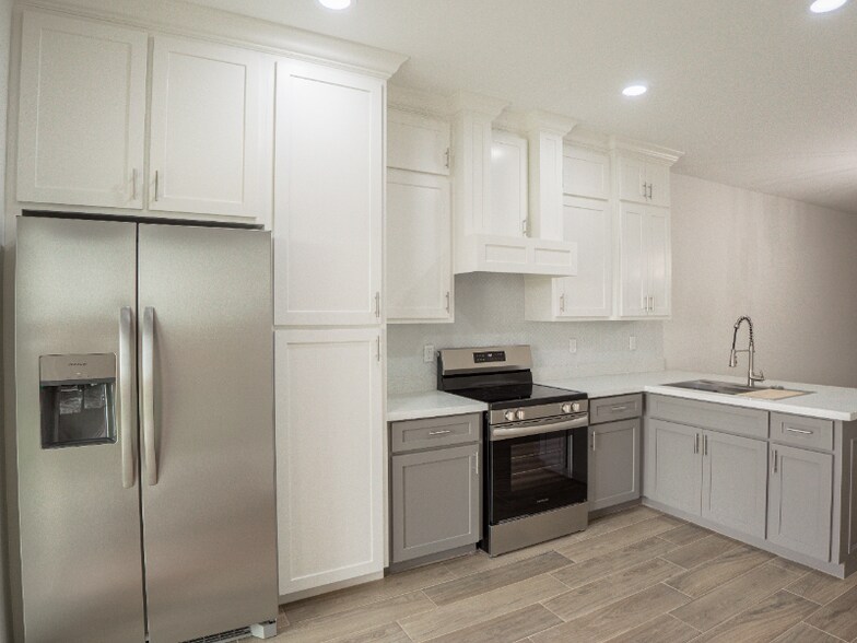 Building Photo - 4310 Escondido Ln