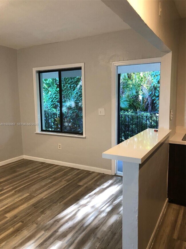 Building Photo - 570 NE 69th St