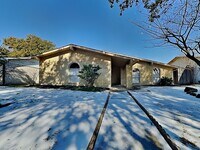 Building Photo - 2901 Robin Hill Ln