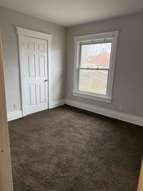 Building Photo - 505 6th St NE