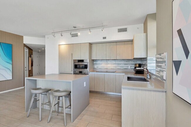Building Photo - 4010 S Ocean Dr
