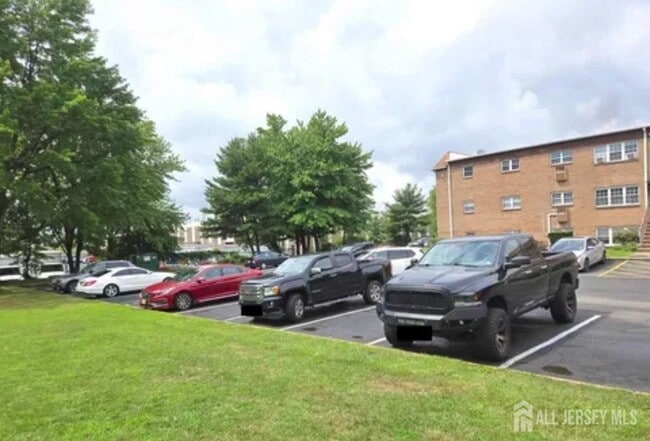Building Photo - 334 College Dr