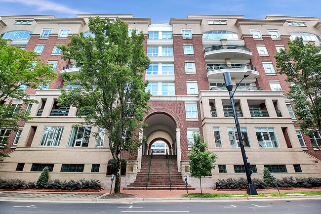 Building Photo - 400 N Church St