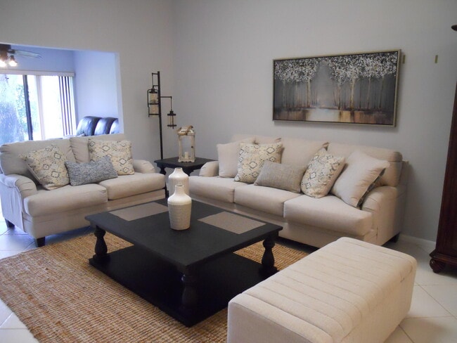 Building Photo - 8199 Springlake Dr