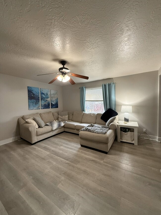 Building Photo - 443 NW Sandpiper Ave