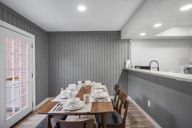 Building Photo - 6413 Chimney Creek Cir