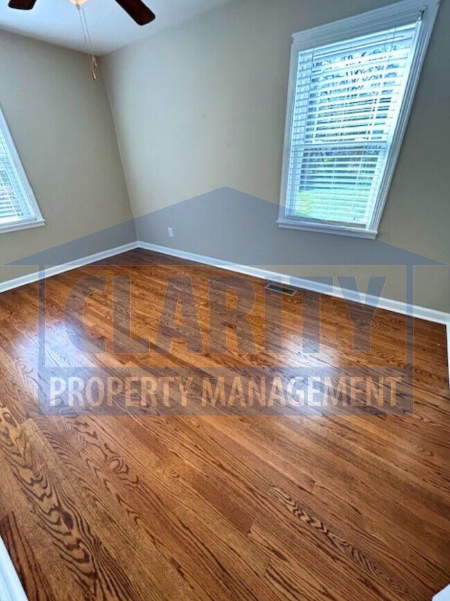 Building Photo - Three bedroom home in Downtown Cleveland!