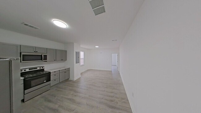 Building Photo - 6459 N 16th St