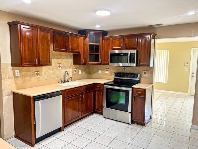 Building Photo - 9482 N Military Trl