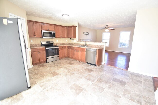 Building Photo - 3 bedroom 2.5 Bath Home with Loft- No Pets