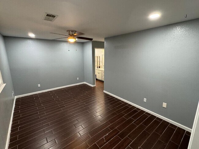 Building Photo - NEWLY RENOVATED ARVIN HOME HAVEN