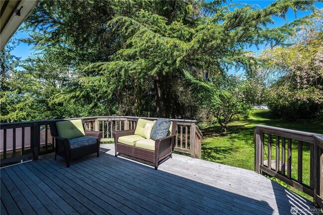 Building Photo - 3 Bedroom 1.75 bathroom home in Mukilteo w...