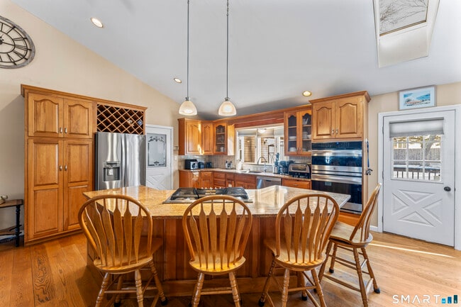 Building Photo - 75 Eureka Ave