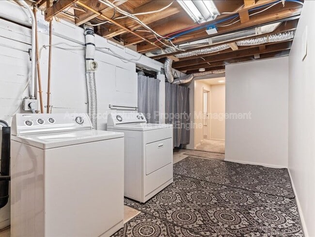 Building Photo - 1966 E Garfield Ave