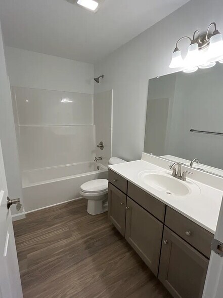 Building Photo - 156 Grove Ave