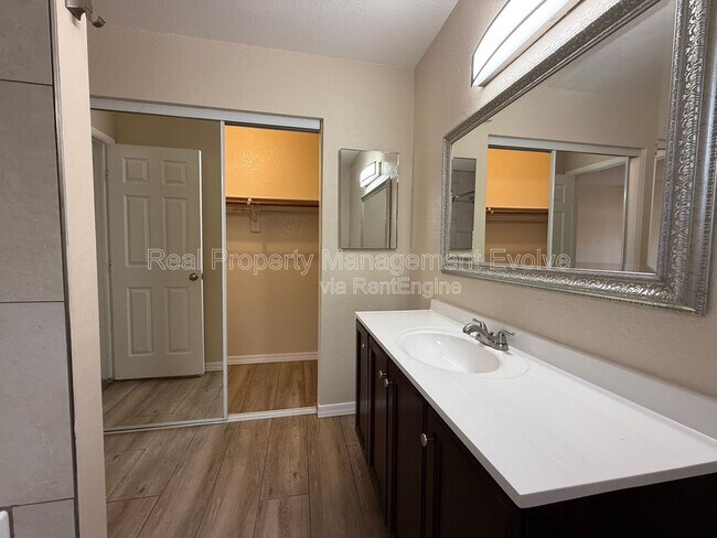 Building Photo - 3936 W Chama Dr